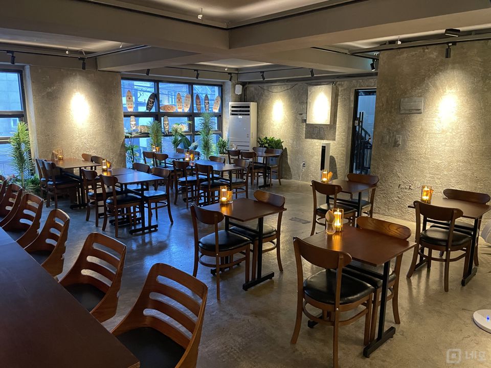 샤로수길 상권과 코너에 위치해 접근성과 가시성이 좋은 상가 매물의 4번째 사진