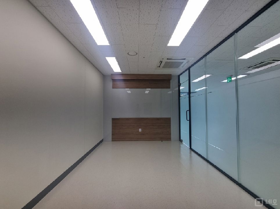 전용 25평 룸2개 가성비 끝판! 첫입주 이쁜 인테리어 저렴한 사무실 매물의 4번째 사진