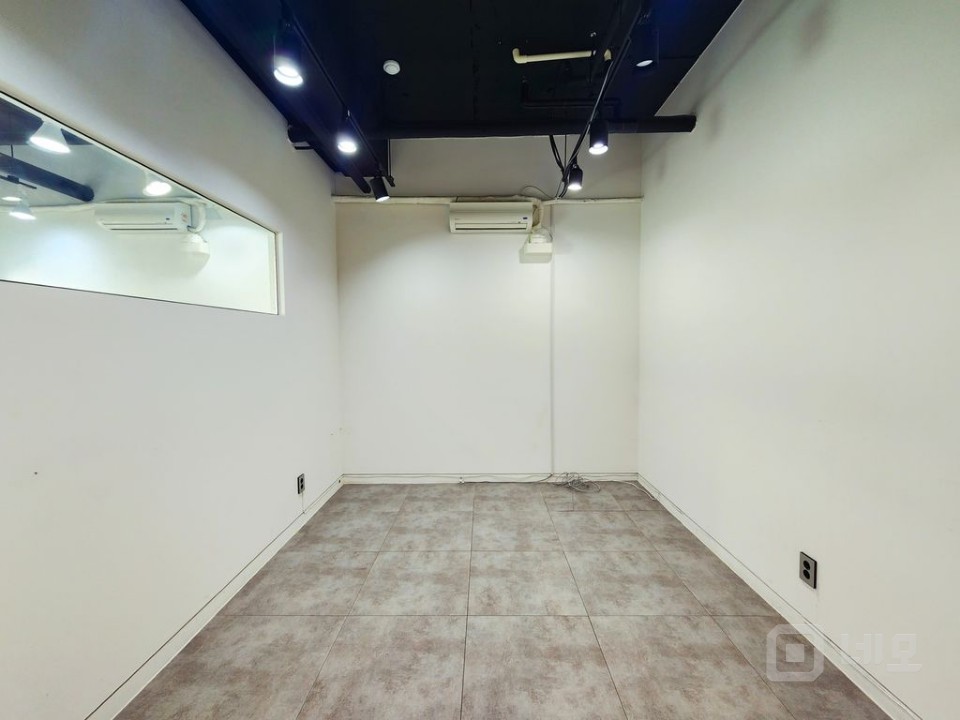 브랜드·스튜디오·교육시설 모두 어울리는 망원 핵심 입지 매물의 10번째 사진