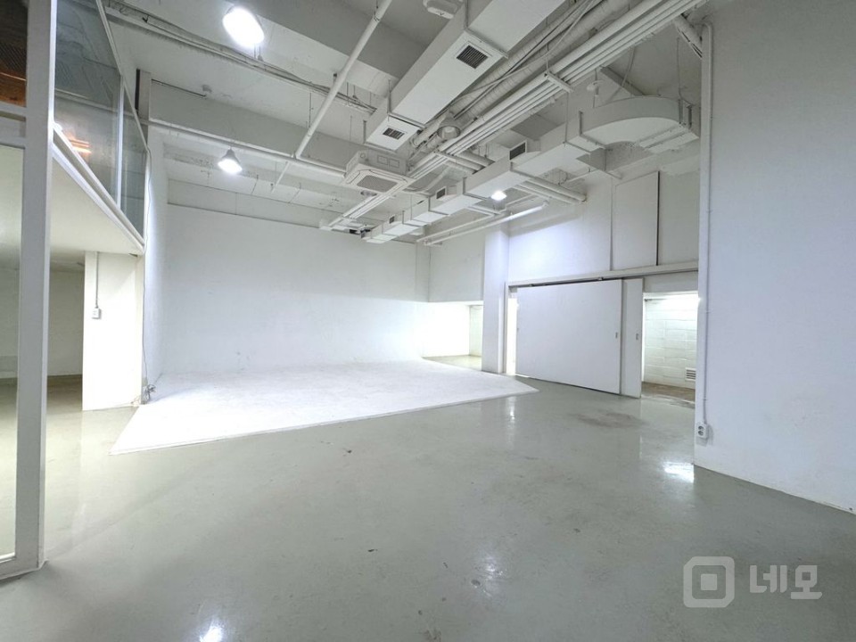 청담사거리 인근에 위치한 무권리! 층고높은 지하매물! 호리존 매물의 4번째 사진