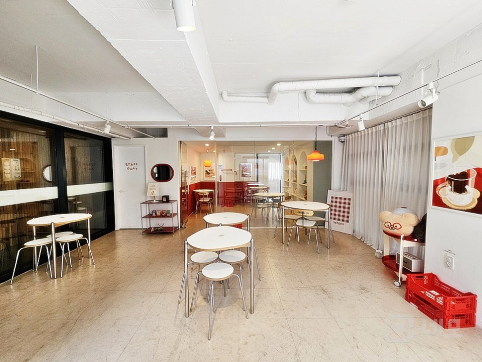 JS 연남동 핫플 미로길 1,2층 가시성 좋은 신축급 상가 매물의 7번째 사진