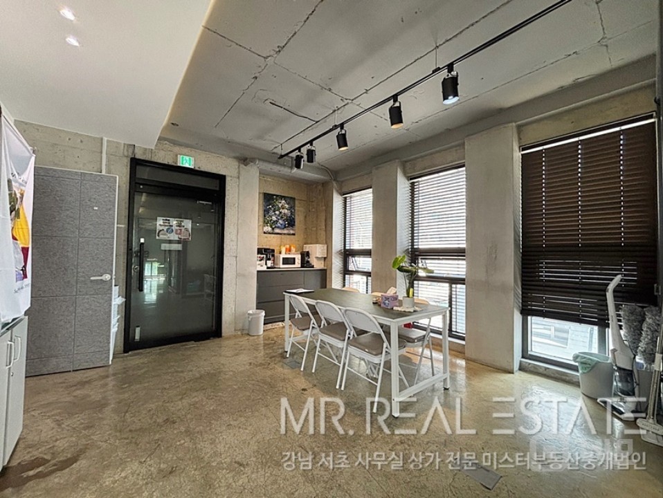 논현역3분초역세권.세련된내외관ACE매물.인테리어완비.지정주차2대 매물의 6번째 사진