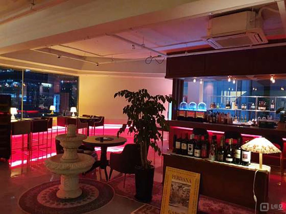 관철동 시설 상태 훌륭한 라운지 펍 매물의 4번째 사진