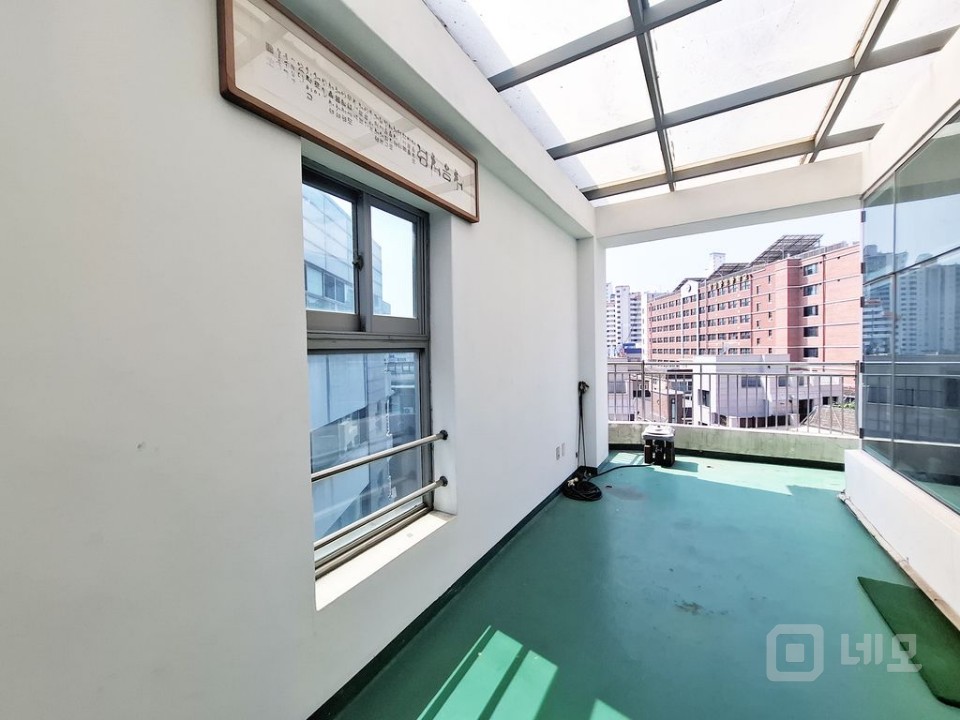 🏢✨ [마포 신수동 풀층 사무실] 꼭대기층 단독 사용의 여유! 매물의 5번째 사진