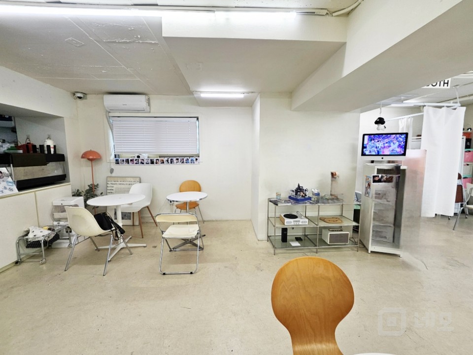 GATE 무권리 유동인구 최강 홍대 레드로드 근처 핵심입지 상가 매물의 3번째 사진