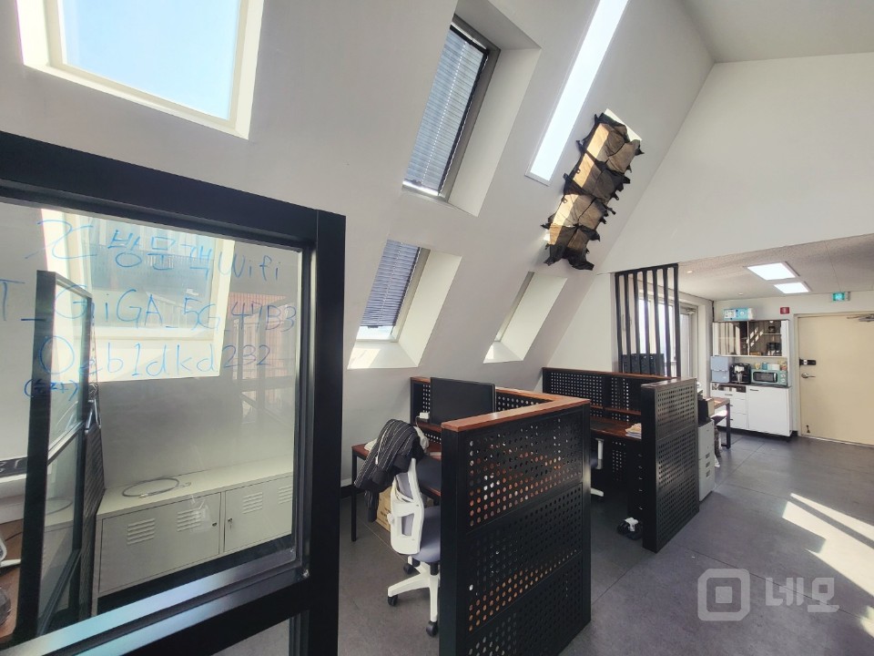 언주역 더블 테라스 특급 ACE 공간 높은층고 화이트톤 디자인 인테리어 매물의 13번째 사진