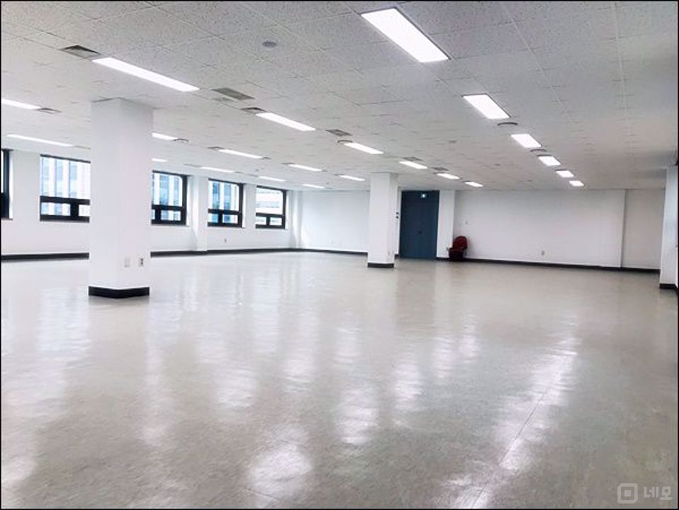 ●학동역 도보 5분 이내 위치! 대로변 위치로 접근성 매우 우수합니다! 매물의 1번째 사진