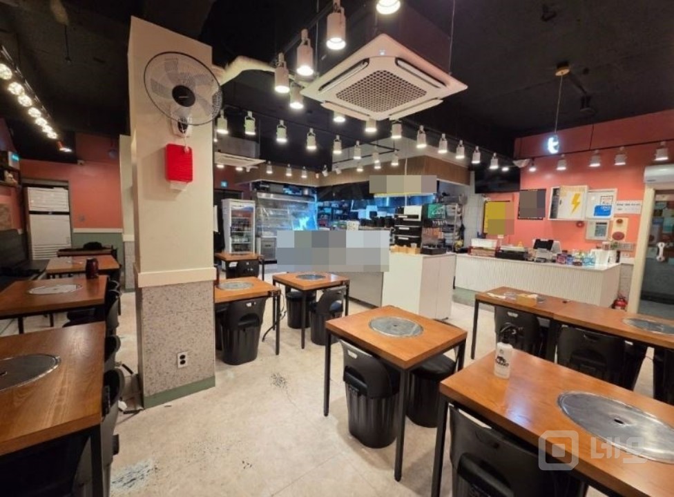 홍대 최고의 상권 버스킹거리옆 걷고싶은거리 메인 위치  매물의 1번째 사진