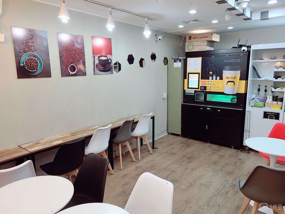 봉천동 단지내 상가에 위치한 카페 매물의 1번째 사진