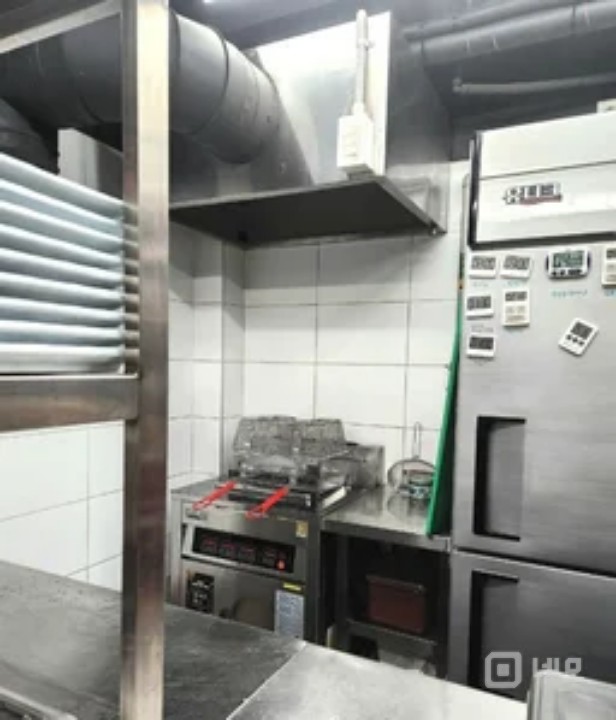 마포 고깃집들 사이에 위치한 손님 많은  맥주집 매물의 2번째 사진