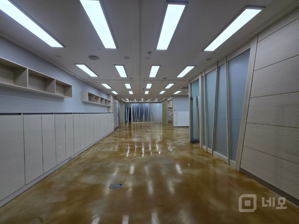 50평대 가산디지털단지역 초역세권 .즉시입주.인테리어 좋음 매물의 11번째 사진