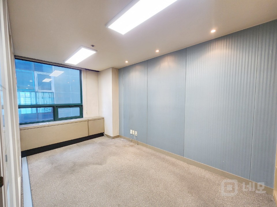 ★투룸+업무공간의 넓은 사무실 입니다. 매물의 7번째 사진