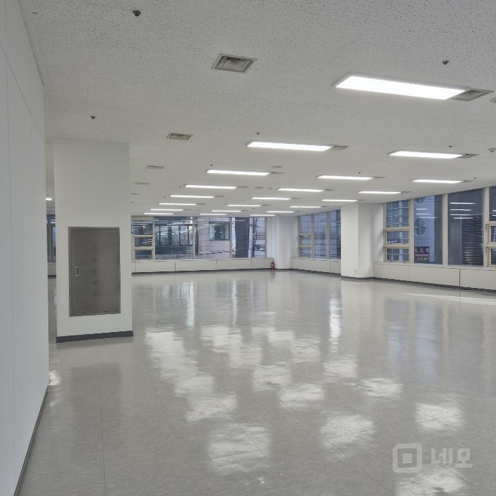 💕삼성동 I 쾌적한 화이트톤 인테리어 I 빠른 계약 예상되는 사무실 매물의 1번째 사진