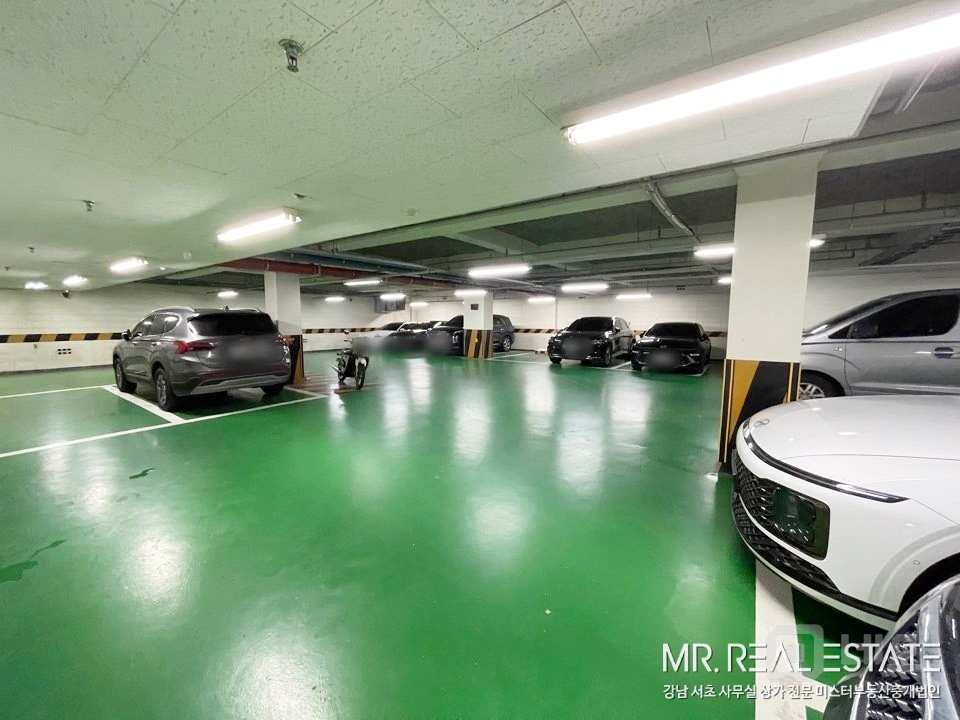 사진有 언주역 2분 채광 우수. 밝은 분위기의 사무실. 매물의 11번째 사진