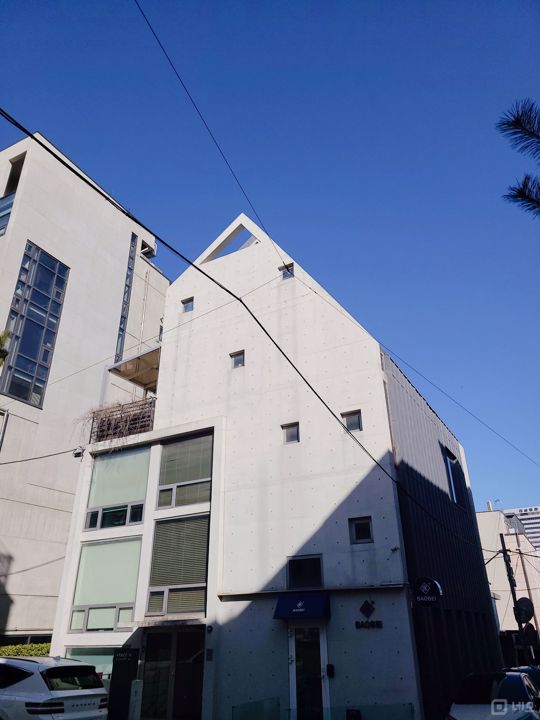 논현동 코너자리에 위치한 스튜디오 매물의 11번째 사진