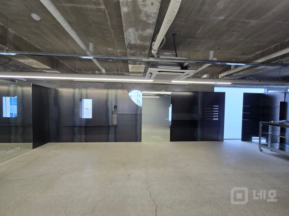 신축 노출천정 깨끗한 사무실 매물의 5번째 사진