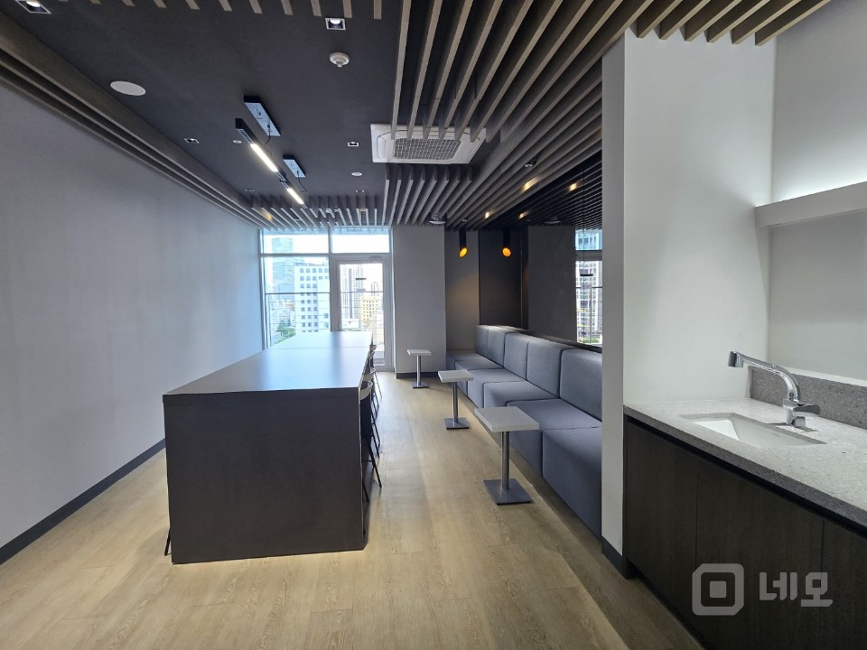⭐ 초역세권 사무실. 룸 2개 풀인테리어 . 코너호실 ⭐ 매물의 12번째 사진