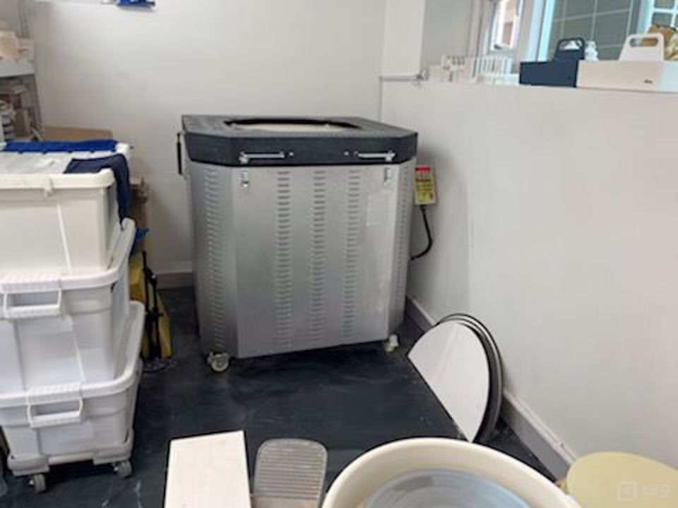 깨끗한 시설, 인테리어 완비된 망원동 도예 공방 매물의 5번째 사진