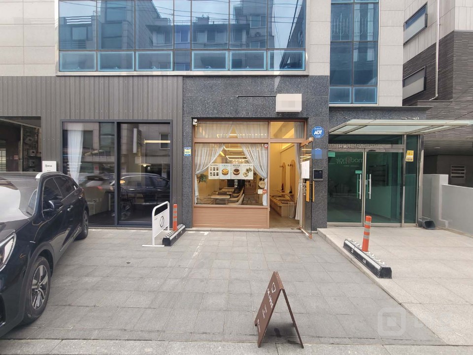 GATE 망원역 역세권 위치 좋은 인테리어 최상급  1층 상가 매물의 11번째 사진