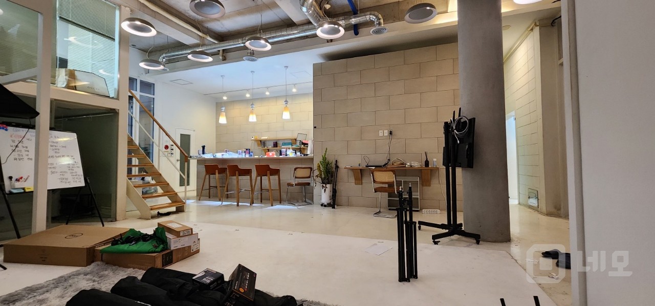 무권리~!! 서교동4M 초고천장 프라이빗 스튜디오 매물의 32번째 사진