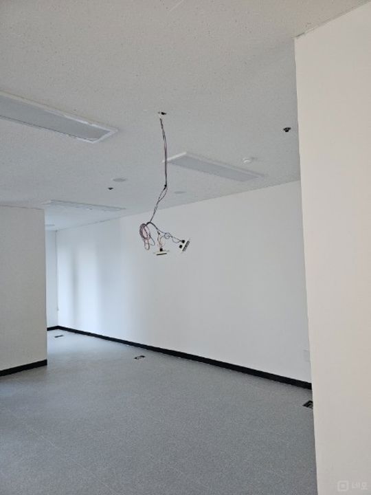 논현동 학동사거리 앞 대로변 39평 사무실 매물의 2번째 사진