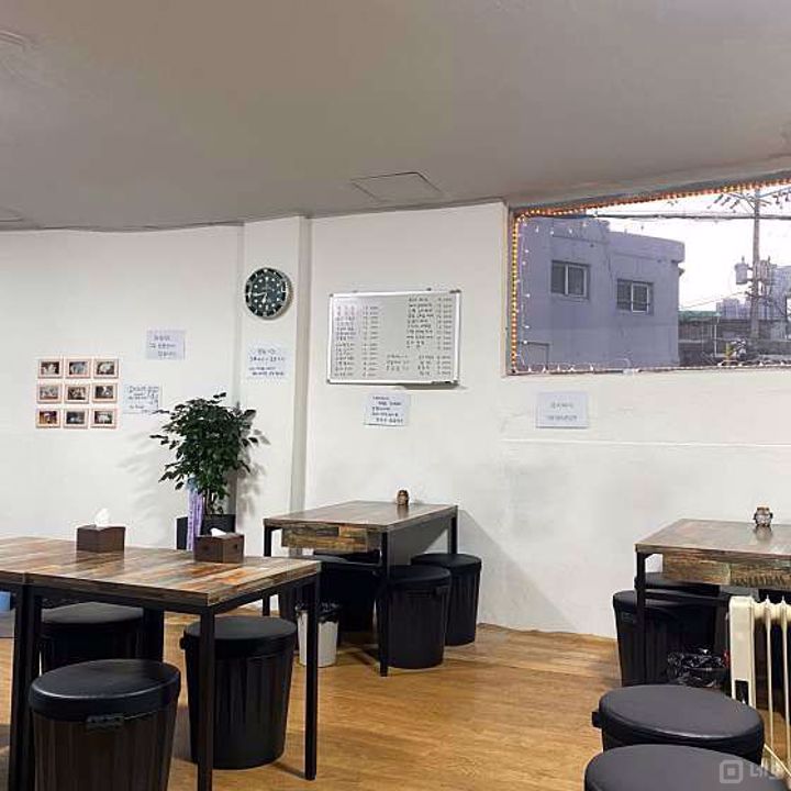 전농동 복합상권에 위치한 실내포차 매물의 6번째 사진