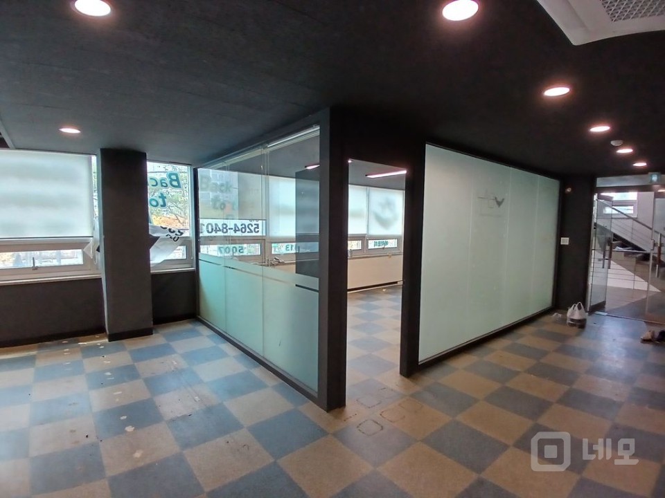 대단지 앞 35평, 널찍한 현관 구조에 냉난방 시설 완비, 깔끔한 건물 매물의 2번째 사진