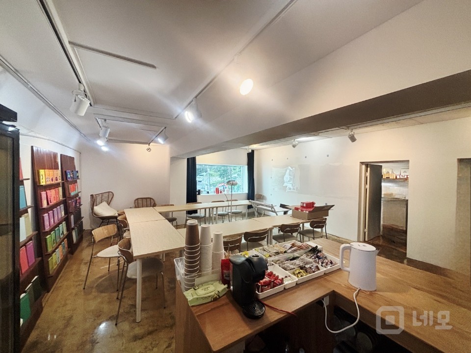 인테리어 굿~! 홍대 와우공원 인근 상가 사무실 매물의 6번째 사진