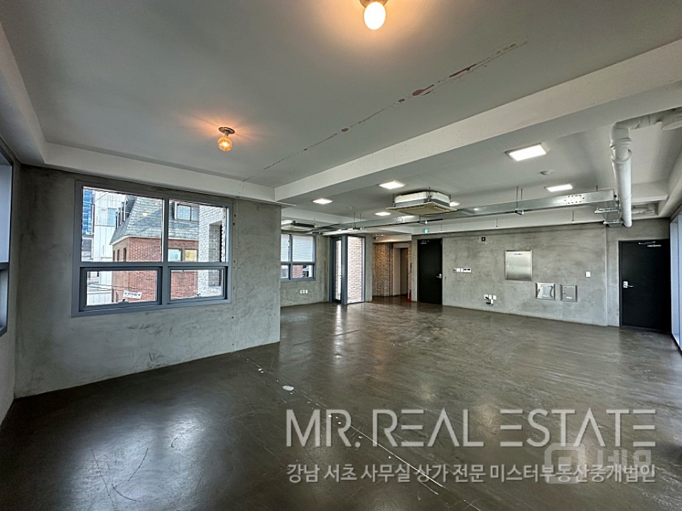 실사진 강남구청역3분 코너건물 자주식주차 리모델링 매물의 2번째 사진