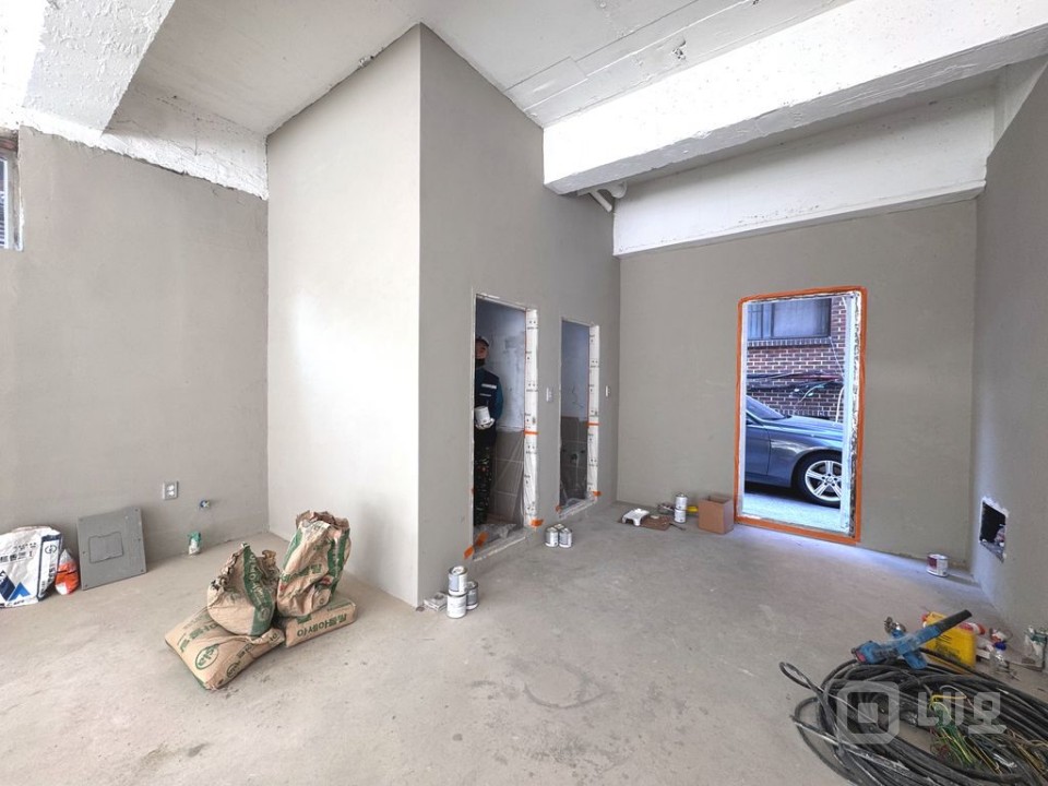 학동역 인근 2면 통창! 무권리! 리모델링 1층 상가 매물! 매물의 6번째 사진