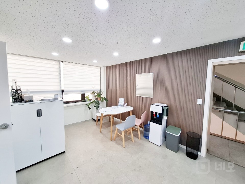 🏢 이대역 도보권! 실속형 사무실 임대 🖥️ 매물의 3번째 사진