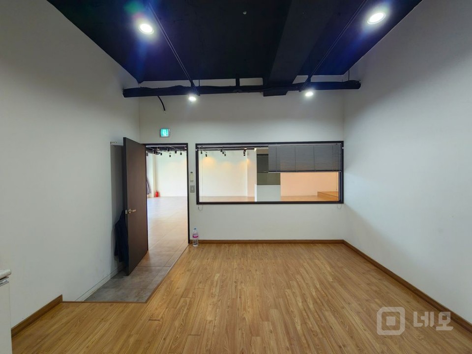 브랜드·스튜디오·교육시설 모두 어울리는 망원 핵심 입지 매물의 8번째 사진
