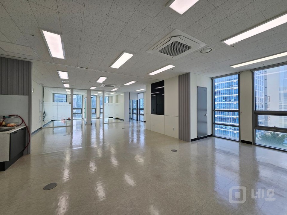 코너 확장38 룸3 인테리어 깔끔 즉시입주 매물의 1번째 사진