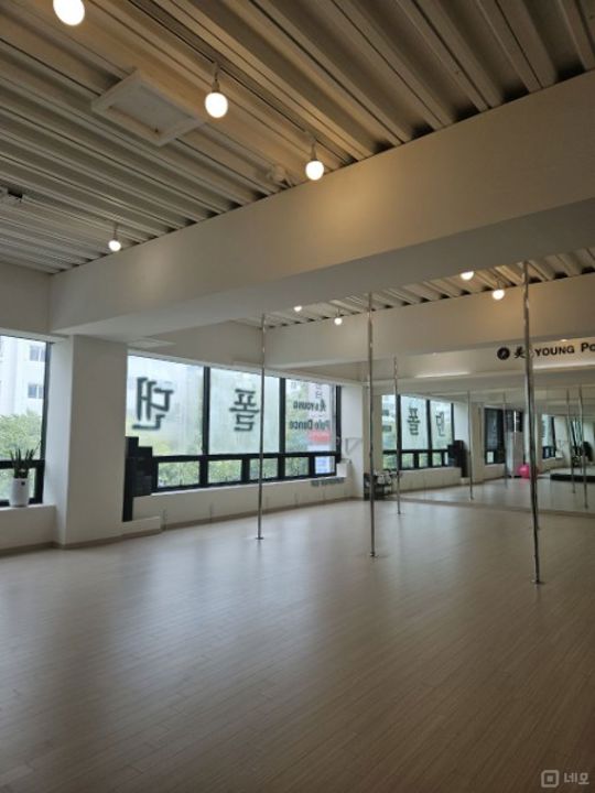 단원구 초지동 접근성 좋은 대로변 3층 상가 임대 매물의 1번째 사진