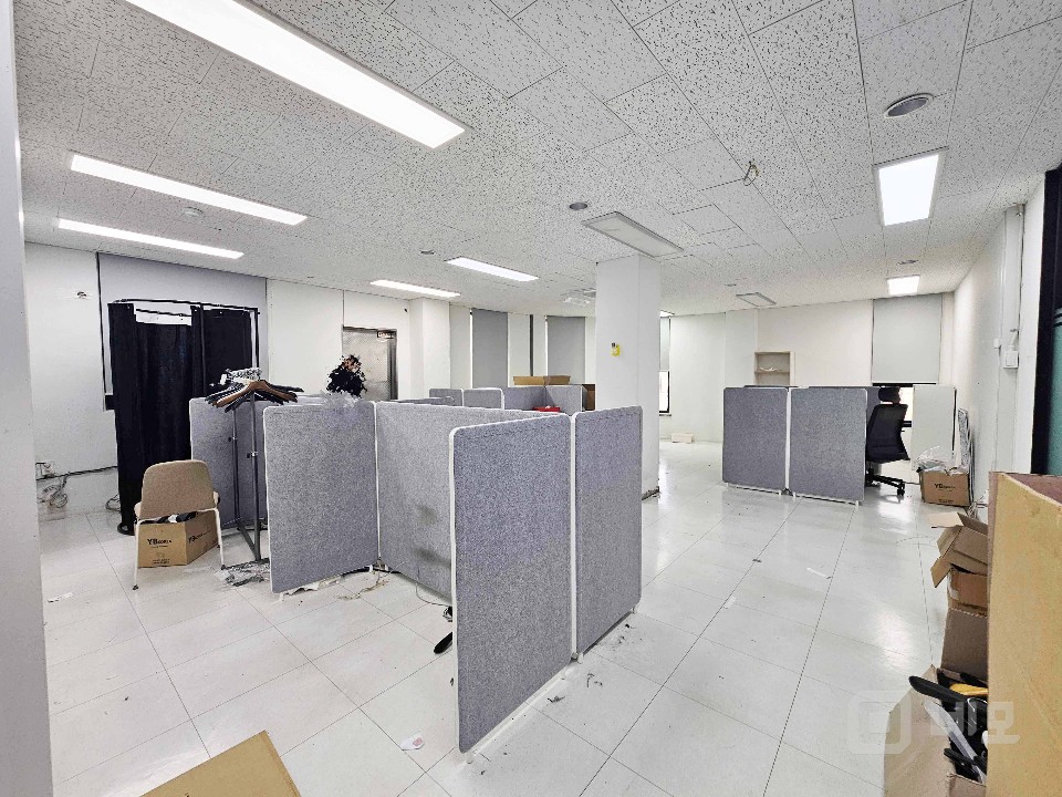 I세븐I 홍대·합정 오피스라인 인테리어 완비 80평대 사무실 임대 매물의 10번째 사진