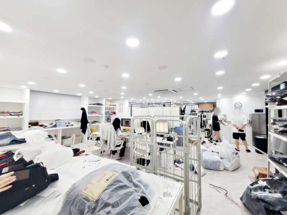 <임대> [망원] 화이트톤 반듯한구조 자주식주차편리 매물의 7번째 사진