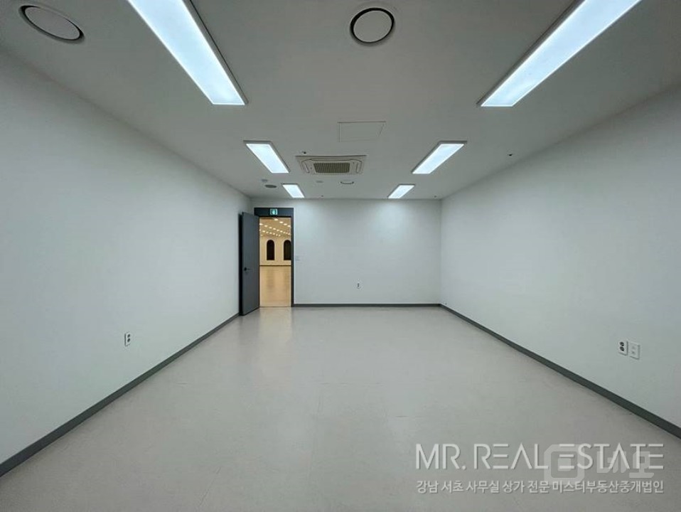 신논현역도보3분.초역세권.가성비사무실.단독출입구有 매물의 4번째 사진