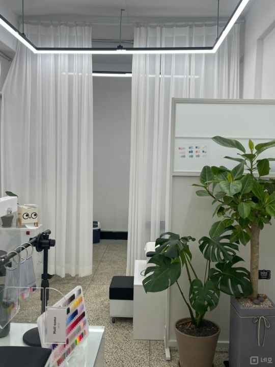 화양동 깔끔한 내부 시설 네일샵 매물의 2번째 사진