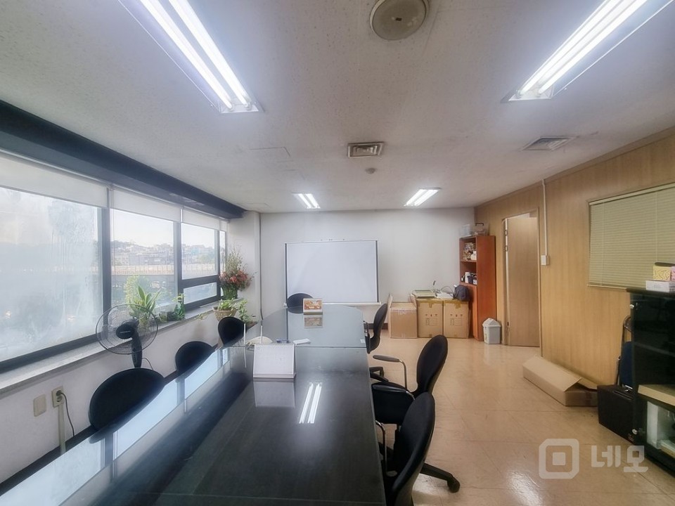  홍대 성산동사거리 대로변 가시성.가성비 아주좋은 독립단층 대형사무실!! 매물의 3번째 사진