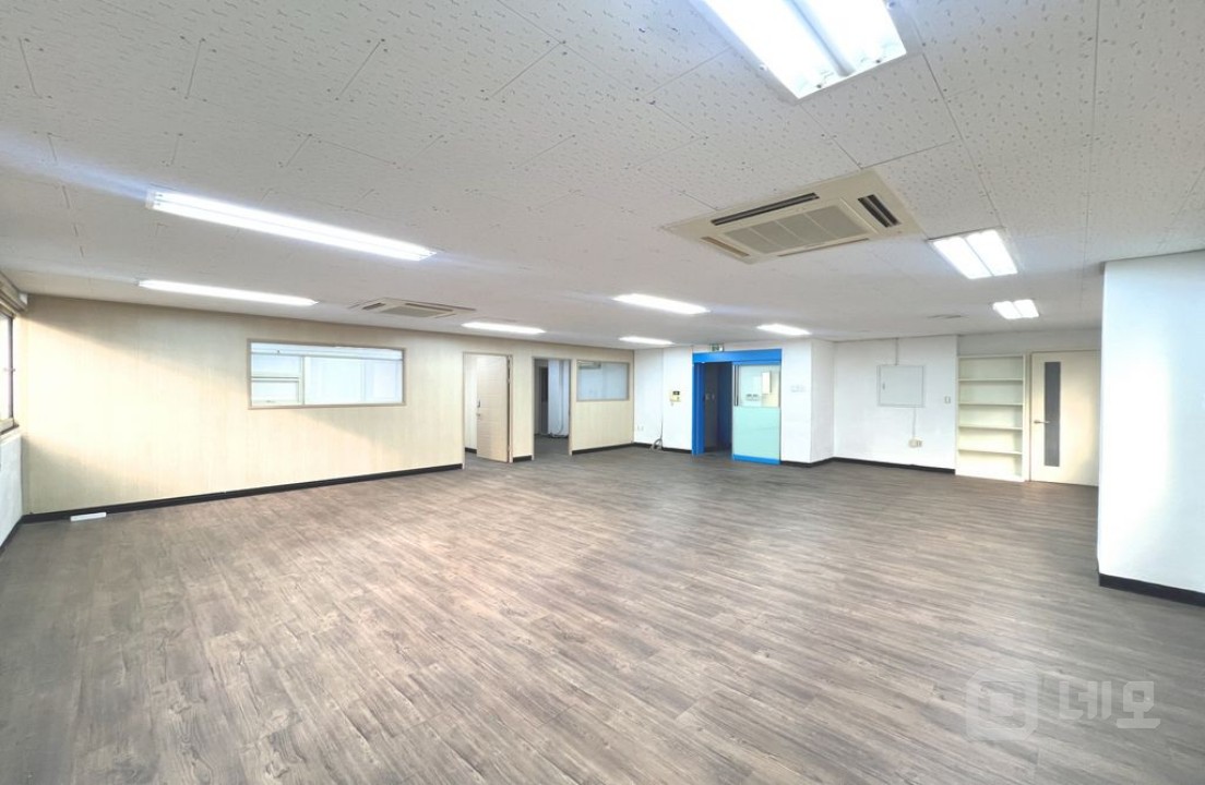 강남구청역 역세권 인테리어 A급으로 괜찮은 말도 안되는 가성비 사무실 매물의 1번째 사진