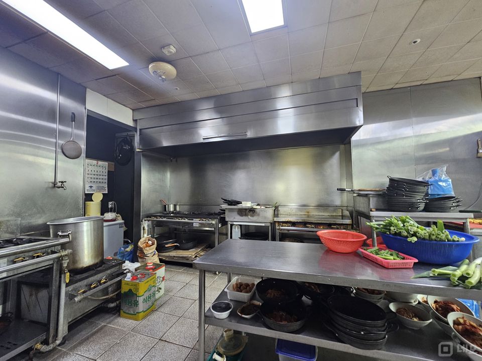 유동인구 많은 마곡동 발산역 먹자골목 내 2층 음식점 매물의 5번째 사진
