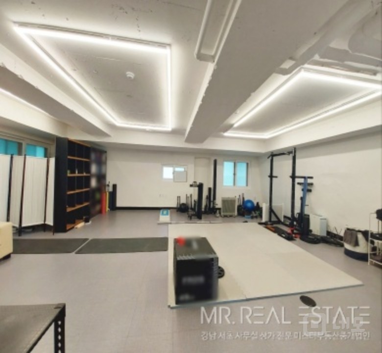 교대역 5분거리,A급 인테리어,테라스,실속형 사무실 매물의 1번째 사진