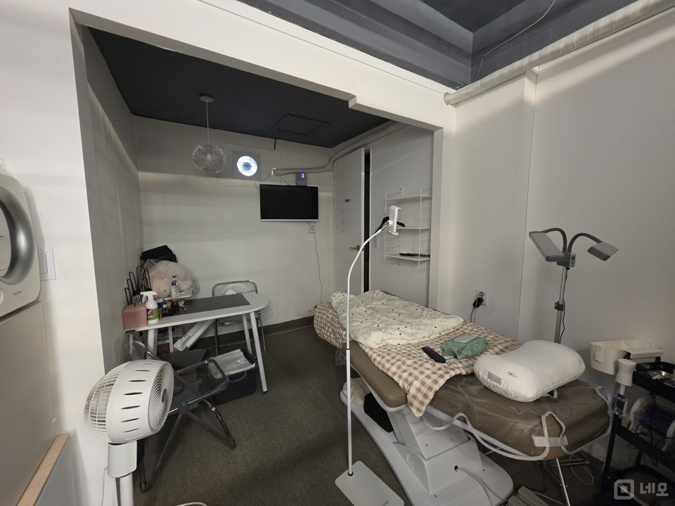 정릉동 북한산보국문역 역세권, 인테리어 완비된 옷가게 겸 피부미용샵 매물의 4번째 사진