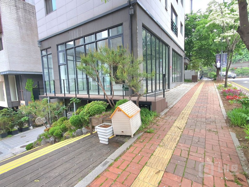 대로라인에 있어 차량으로 잘보이고 노출도가 좋아 분할하여 사용하기 좋아요 매물의 5번째 사진