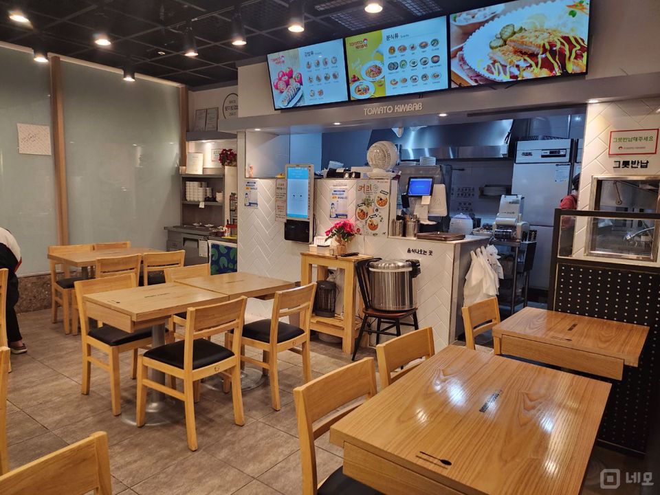 오피스텔 건물에 위치한, 유동인구 많은 장항동 매장 매물의 1번째 사진