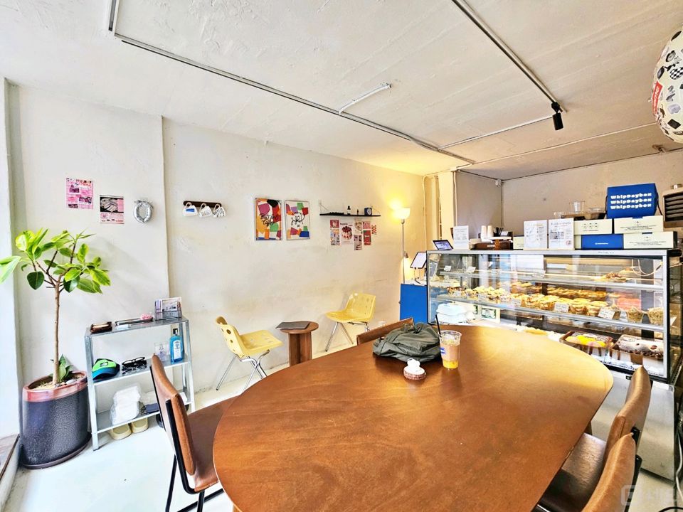 합정역 도보 5분 무권리에 가까운 반지층 카페 매물의 3번째 사진