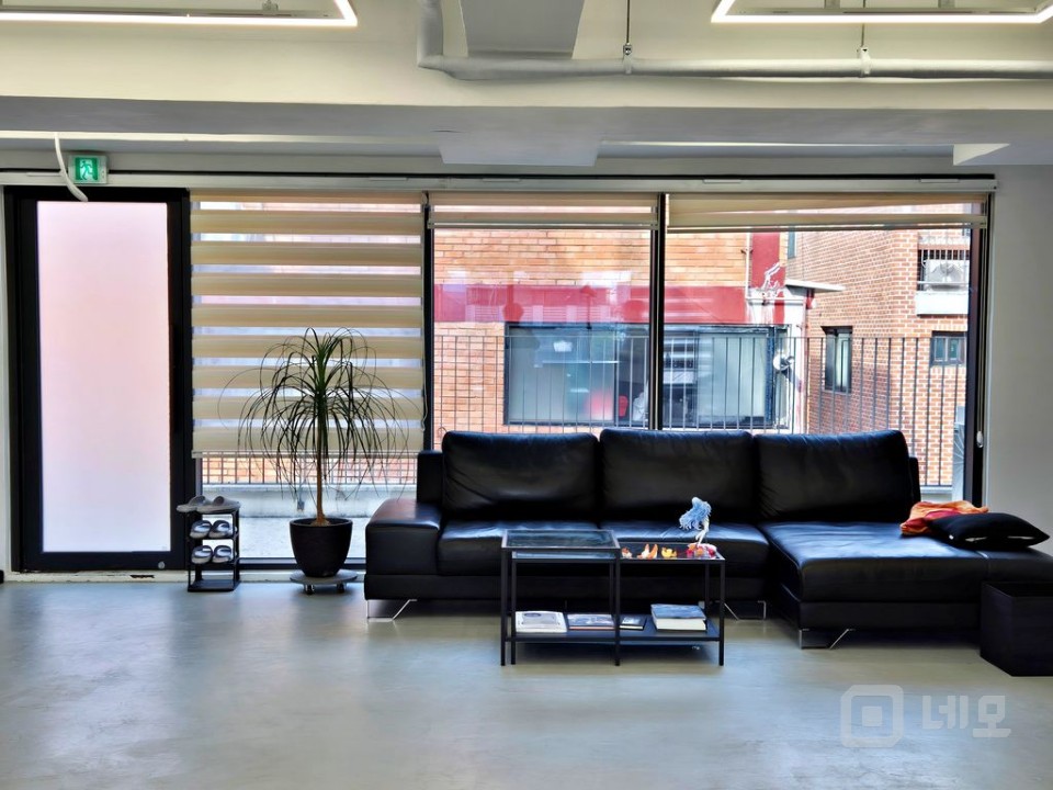 RISE 망원역 도보 5분 신축급 사무실 매물의 1번째 사진