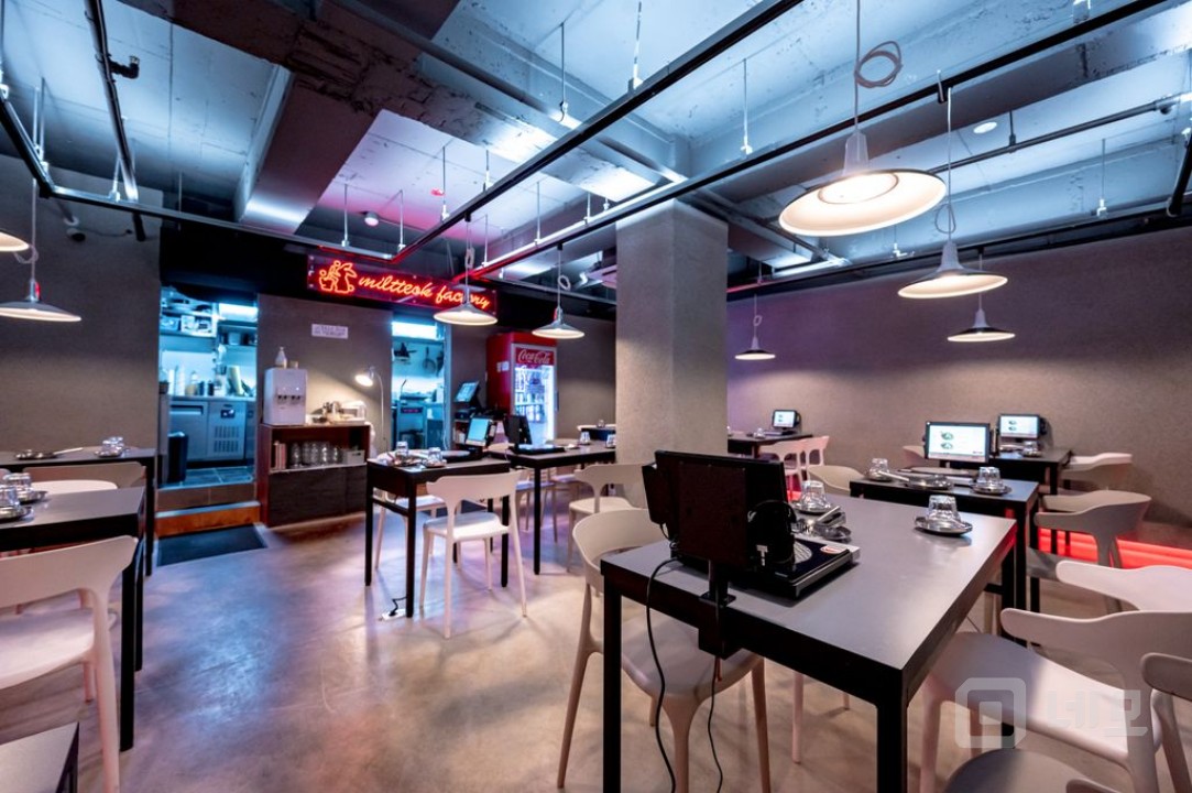 직장인 수요 풍부한 가로수길 이면 상가 매물의 1번째 사진