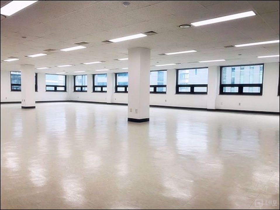 ●학동역 도보 5분 이내 위치! 대로변 위치로 접근성 매우 우수합니다! 매물의 3번째 사진