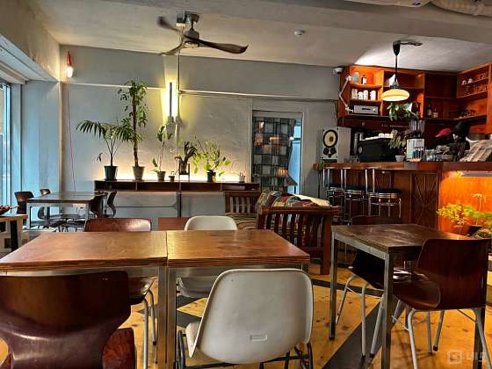 망원동 복합상권에 위치한 BAR 매물의 6번째 사진